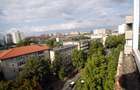 Apartament 3 camere, decomandat, centrala proprie, 3 minute de Mall