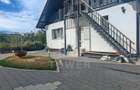 Casă individuală cu 2 apartamente și anexă generos de 100 mp