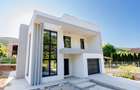 Casă cu arhitectura contemporana, terasă panoramică, zona verde. - 1