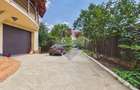 Vilă 10 camere + spațiu comercial | teren 1.300 mp | Otopeni 23 August