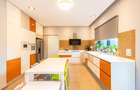 Vila, design ambitios, spatii luminoase in conexiune cu natura - 11