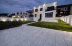 Casa individuala de vanzare, teren 500 mp, finisat, garaj, zona Vivo - 1