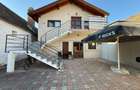 Spațiu comercial+locuință la mansardă,3 dormitoare, living,5 băi, teren 715 mp - 1