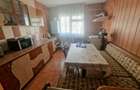Apartament 3 camere, situat in Rovinari , Str. Plopilor - 5