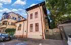 2 camere într-o casă monument istoric, strada  Maria Hagi Moscu, parter
