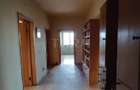 Apartament generos cu 4 camere și garaj inclus, zona Centrala - 1