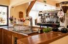 Hotel 3* + Pensiune 4*, piscina, teren tenis, 6.200mp parc privat +, Sanpetru, B - 27