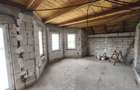 Duplex la rosu, 4400 mp teren, Siret - 18
