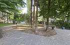 Gorjului Metrou in fata blocului Garsoniera Moderna - 12