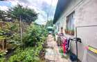 Teren de 250 mp cu casa -  la o distanta de 7 minute de statia de metrou