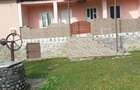 Casa de vanzare intr o zona linistita la 150m de strada principala - 1