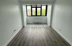 Apartament 3 camere semidecomandat de vânzare în Micro 40 stradal  - 5
