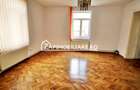 Casa 5 camere,3 băi,180 mp.teren 371 mp.Central - 2