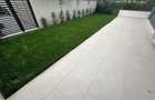 Apartment deosebit cu curte proprie se vinde complet mobilat - 2