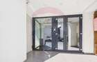Apartament la parter ce are curte proprie ,  2 camere in Bloc nou - 23