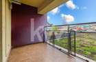 Închiriere apartament 4 camere, acces la parcare cu barieră, strada De Mijloc - 20