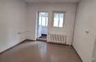 Ofer spre închiriere apartament cu 3 camere, nemobilat, începând cu 15 iunie - 5