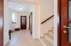 Casa de Lux in Livada cu Ciresi Eleganta, Confort si Panorama de Vis - 8