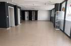 Spațiu comercial 87 mp | Vitrină 13 ml | 2 grupuri sanitare | Depozitare - 2