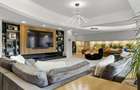 Luxury Lakeside Living: Turnkey villa with Outdoor Pool and Stunning View  - 4