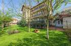 Vila solida Tractorul Coresi, spatii ample, teren 700 mp, garaj 4 masini - 3