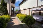 Vila Superba pentru 2 familii /9 Camere /Curte 721 - 4