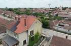 Casă cu garaj și panouri fotovoltaice în centrul orașului Salonta - 1