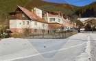 Casă / Vilă Moeciu de Sus, zona pitoreasca, 5 camere, pret deosebit - 1