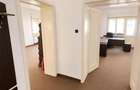Spatiu pretabil:birouri/ cabinete/ servicii, acces stradal,curte proprie,Central - 2