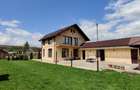 Casă mare cu teren 2600 mp în Dragomirna – garaj dublu, fotovoltaice, puț forat, - 2