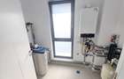 Single 5 camere, 500 mp, asfalt, placa peste etaj