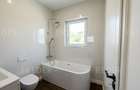 Casa cu 4 camere in complex rezidential Tunari - 10