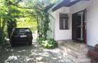 Proprietate unică în Reghin – 1,5 ha intravilan + 2 case locuibile + utilități  - 15