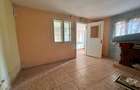Vanzare teren 700mp cu casa batraneasca Tamasi , Bacau - 2