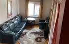 Închiriez 2 camere din care una la mansarda - conditii bune.    - 1