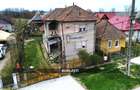 Casă din cărămidă cu teren generos de 2460 mp și anexe, în Borlești - 1
