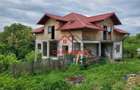 Casa 2010 in Scorteni 7 camere teren 1222mp 62.000e - 2