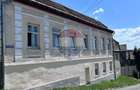 Casă cu 3 camere de vânzare în zona centrala comison 0% + garaj - 1
