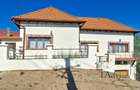 Vilă de închiriat cu 3 camere, grădină amenajată și garaj in Codlea - 2