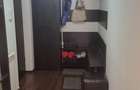 Apartament 3 camere de vanzare - zonă centrală, mobilat și utilat.