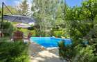 Proprietate Exclusivistă: 2 Case, Piscină și Teren de Tenis pe 3833 mp - 1