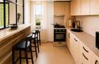 Apartament pe două niveluri cu supantă, mobilier la comandă și loc de parcare
