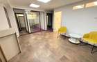Spatiu comercial 70 mp de inchiriat | 4 incaperi | zona Centrala, Golden Tulip - 1