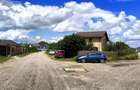 Lot de teren cu toate utilitatile intre case locuite - 1