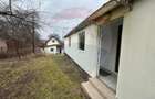 Casă de vânzare cu teren generos de 1.043 mp, două corpuri de locuit. - 1