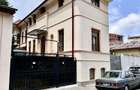 Casa de inchiriat, 3 camere, 3 bai, renovata, prima inchiriere. - 1