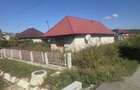 Casă bătrânească cu teren de 1.800 mp , URGENT de vanzare
