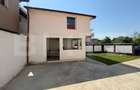Casa de vanzare cu 5 camere, 200 mp, zona Micro 3 - 14