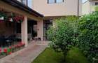 Vanzare proprietate cu doua case si intrari separate curte Giulesti - 1