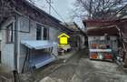 Casa de vanzare cu 2 camere si curte generoasa in zona Gruia - 2
